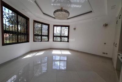 5 Bed Townhouse with En Suite in Lavington - 4