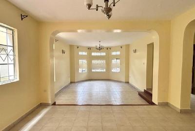 5 Bed Townhouse with En Suite in Lavington - 2