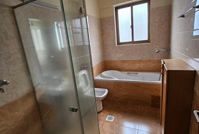 3 Bed Apartment with En Suite at Othaya Road - 3