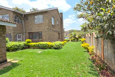 5 Bed Townhouse with En Suite at Lavington Road - 2