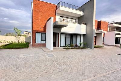 4 Bed Townhouse with En Suite at Langata