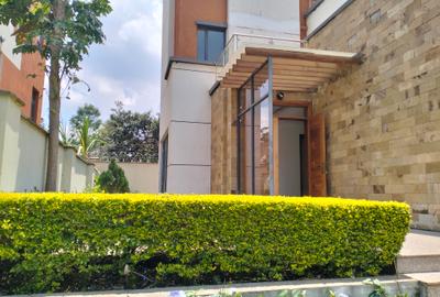 5 Bed Townhouse with En Suite in Lavington