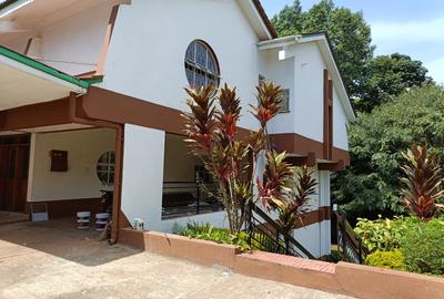 5 Bed Villa with En Suite at Runda