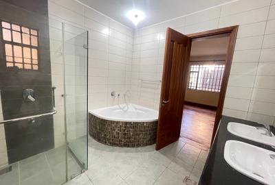5 Bed Townhouse with En Suite in Lavington