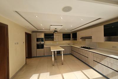 5 Bed House with En Suite in Loresho - 3
