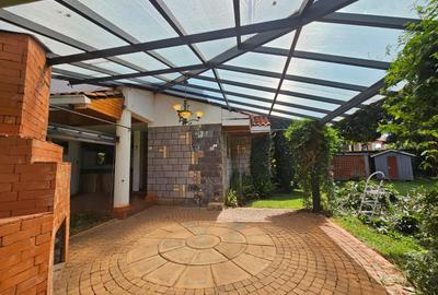 5 Bed House with En Suite in Runda