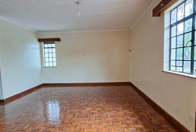 4 Bed Villa with En Suite in Westlands Area - 4