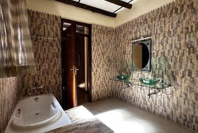 4 Bed House with En Suite in Loresho