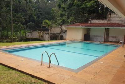 4 Bed House with Swimming Pool at Rosslyn