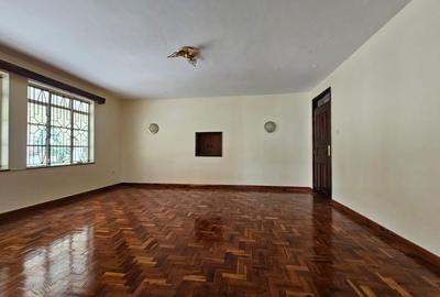 5 Bed House with En Suite in Runda