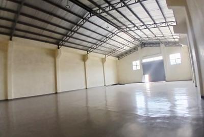 10,000 ft² Warehouse with Parking in Industrial Area - 2