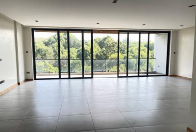 4 Bed Apartment with En Suite in Spring Valley