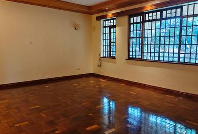 5 Bed House with En Suite in Nyari - 4