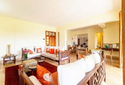 3 Bed Apartment with En Suite in State House