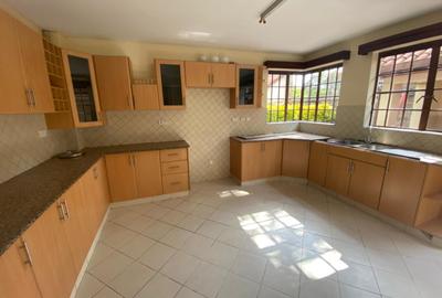 4 Bed Townhouse with En Suite in Lavington - 3