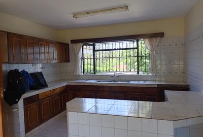 5 Bed House with En Suite in Gigiri