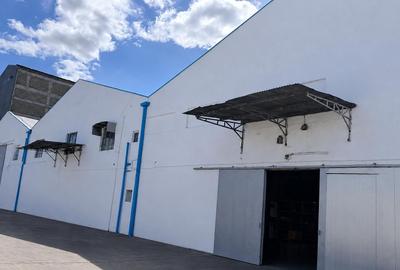 28,000 ft² Warehouse in Industrial Area