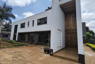 5 Bed House with En Suite in Runda - 2