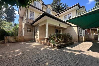 5 Bed House with En Suite at Lavington