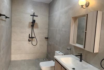 6 Bed House with En Suite in Karen - 2