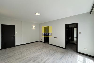 3 Bed Apartment with Swimming Pool in Riverside