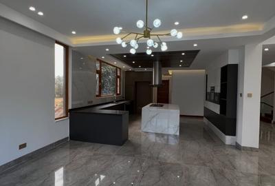 6 Bed Townhouse with En Suite in Lavington - 3