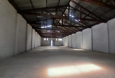 5,000 ft² Warehouse with Parking in Industrial Area - 3