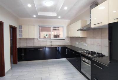 3 Bed Apartment with En Suite in Riverside