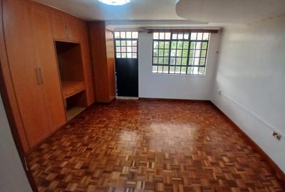 5 Bed House with En Suite in Runda - 3