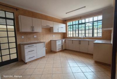 4 Bed Townhouse with En Suite at Lavington - 2