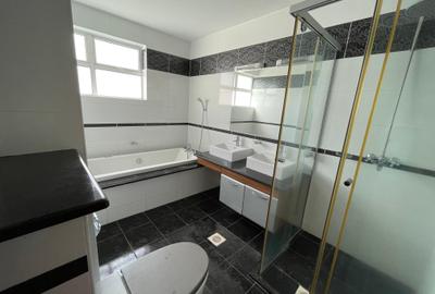 4 Bed Apartment with En Suite in Riverside - 2