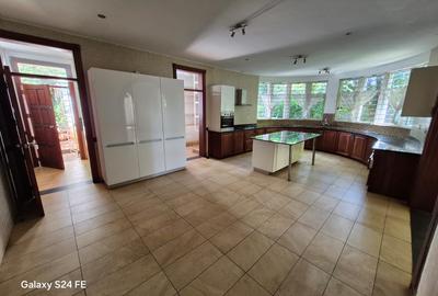 6 Bed House with En Suite in Rosslyn - 2
