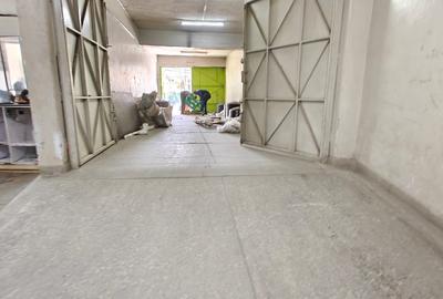 27,000 ft² Warehouse in Industrial Area - 2