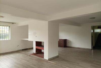 6 Bed House with En Suite in Nyari - 4