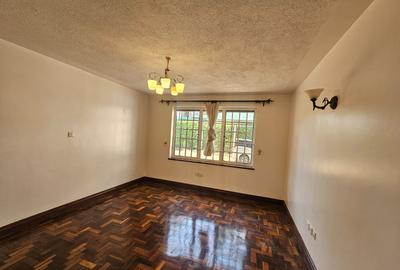 5 Bed House with En Suite in Runda - 2