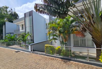 4 Bed Townhouse with En Suite in Spring Valley - 2