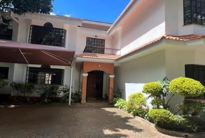 5 Bed Townhouse with En Suite in Lavington - 3