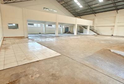 8,700 ft² Warehouse with Parking in Ruaraka