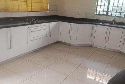 5 Bed Townhouse with En Suite in Lavington