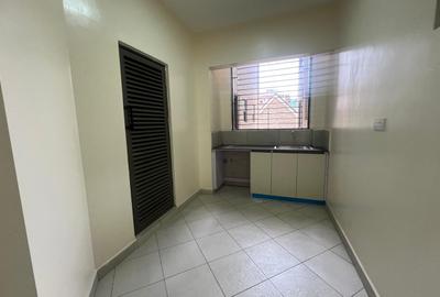 4 Bed Apartment with En Suite in Kilimani - 4