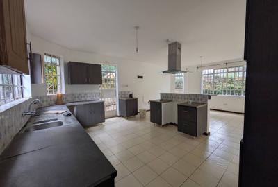 4 Bed Townhouse with En Suite in Spring Valley - 4