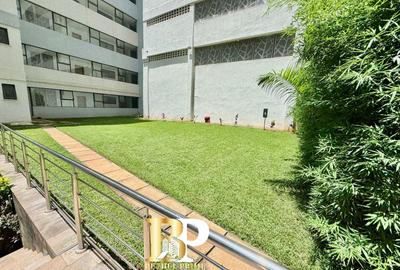 Furnished 4 Bed Apartment with En Suite in Spring Valley