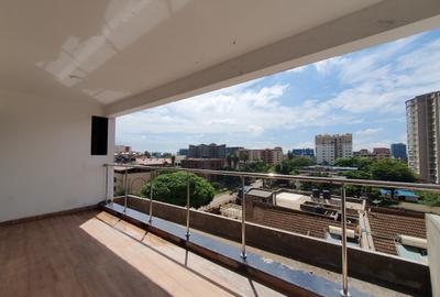 4 Bed Apartment with En Suite in Parklands - 3