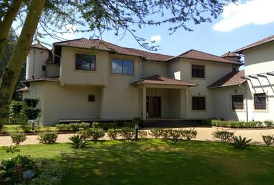 5 Bed House with En Suite in Runda