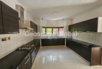 5 Bed House with En Suite in Runda - 4