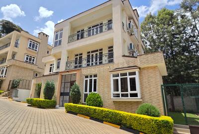 5 Bed Townhouse with En Suite at Lavington Green