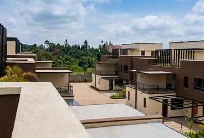 4 Bed Townhouse with En Suite in Ruaka