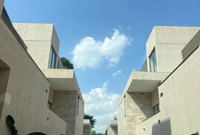 5 Bed Townhouse in Riverside
