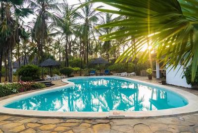 6 Bed Villa with En Suite in Watamu - 3