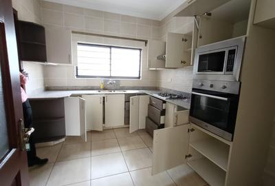 2 Bed Apartment with En Suite in Rhapta Road - 3